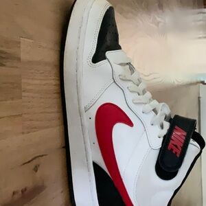 Nike Court Borough Mid